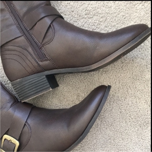 Steve Madden Brown boots 👢 
Size 7 - Picture 2 of 3